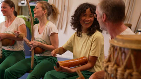Welke muziek en dans horen er bij capoeira?